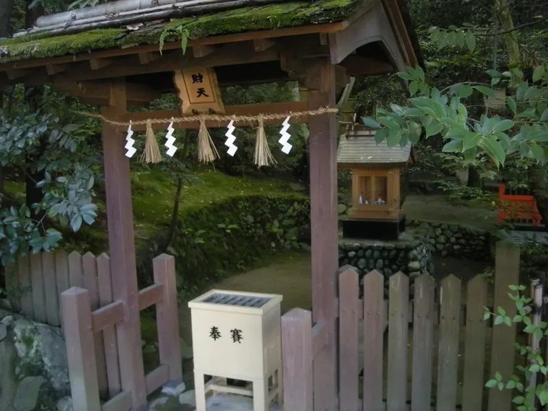 Kuil kecil Benzaiten (2008)