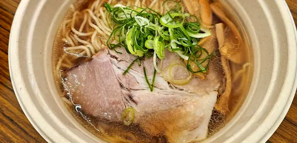 ラーメンEXPO 2025 秋田錦本店（秋田）の比内地鶏とはまぐりの淡麗醤油らあめん