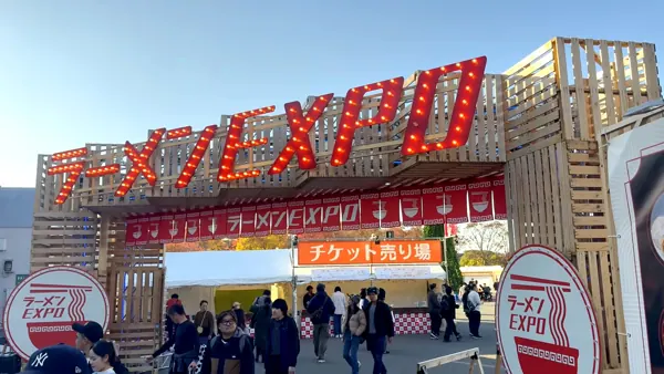 会場入口の「チケット売り場」
