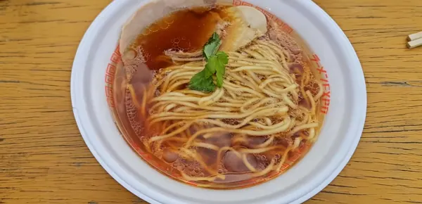ラーメンEXPO 2025 らーめん餃子専門店 まんねん（大阪）のClear shoyu ramen (Umeda's famous 24-hour ramen & gyoza shop)