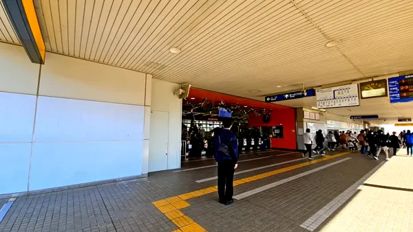 大阪モノレール万博記念公園駅。ここから徒歩5分