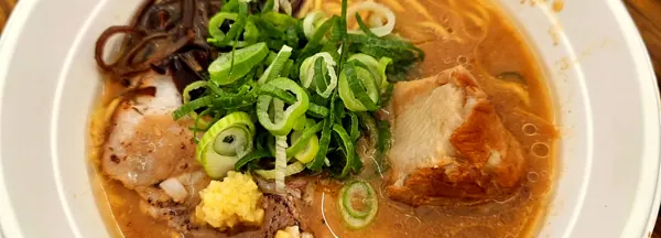 ラーメンEXPO 2025 麺部屋 綱取物語（北海道）の横綱チャーシューと炙り角煮の札幌濃厚味噌らーめん