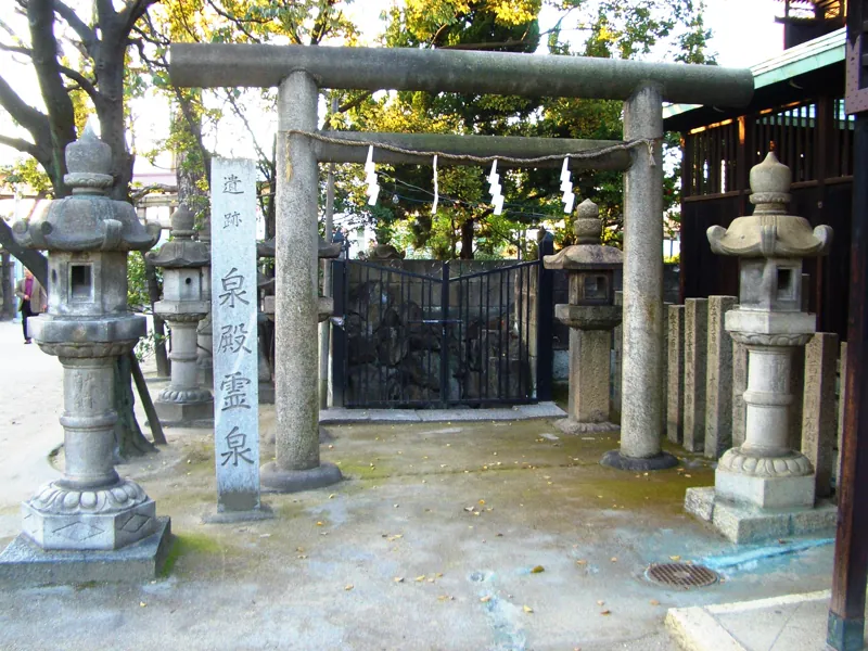 泉殿霊泉の遺構(湧水は止まっています)