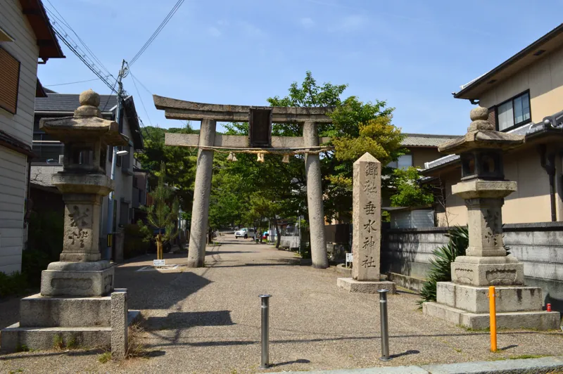 Torii dan jalan masuk